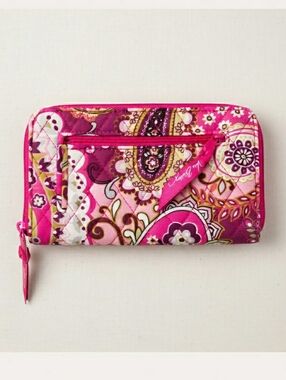 Vera Bradley Hot Pink Paisley Quilted Zip Around Wallet - Retired Pattern - EUC